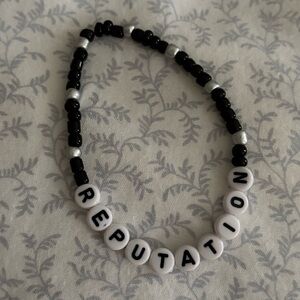 Taylor Swift reputation friendship bracelet